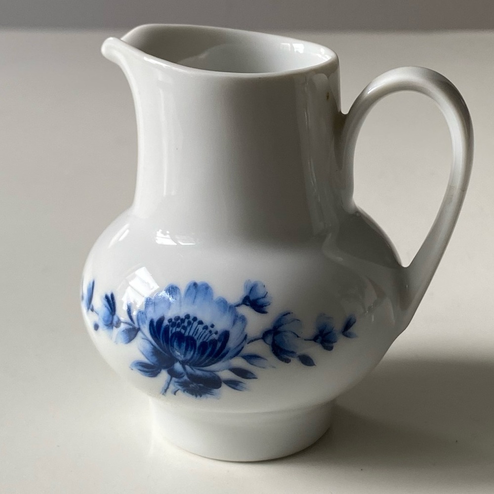 Vintage mini Pitcher Blue & White flowers